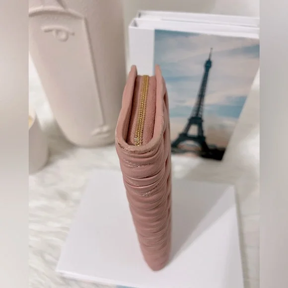 Miu Miu
Pink continental wallet - Picture 5 of 16